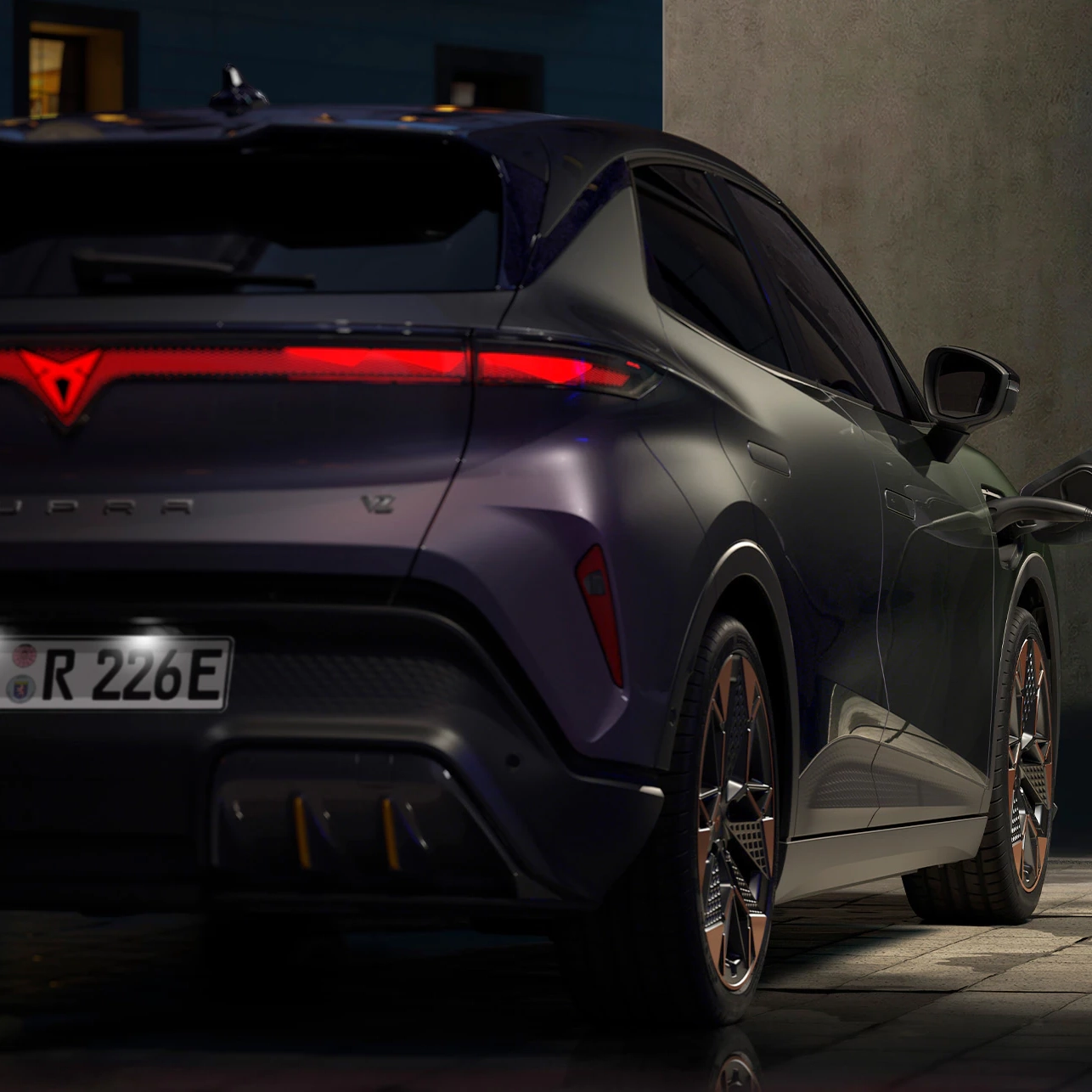 cupra-raval-vz-charging_sRGB Cupra Raval Heck beim Laden